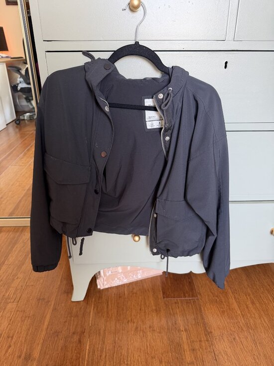 Abercrombie & Fitch Cropped Hooded Utility Jacket Black - Picture 2 of 4